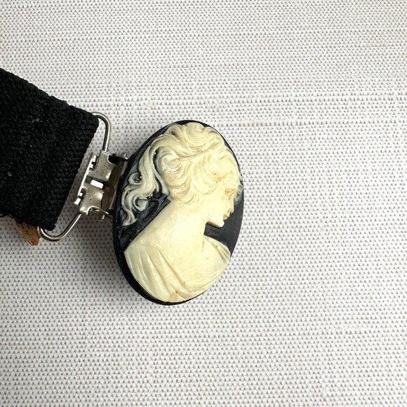 80s Cameo Jacket Cincher, Elastic Blazer Clip - Picture 6 of 10